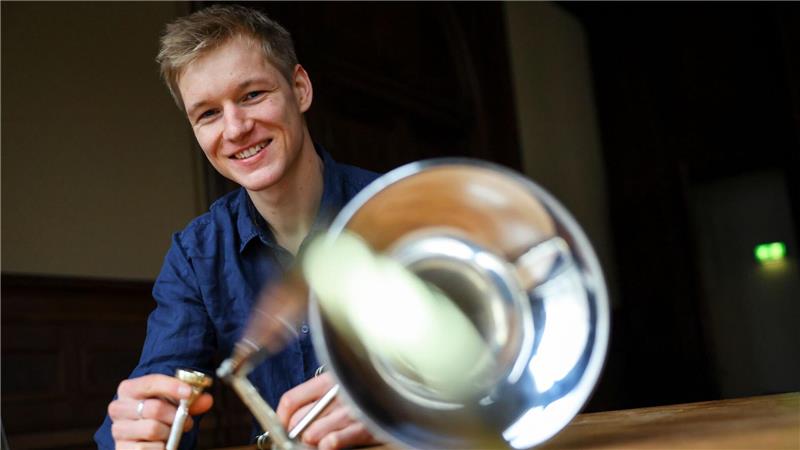 Der Lüneburger Matthis Wroblewski mit seiner Posaune.