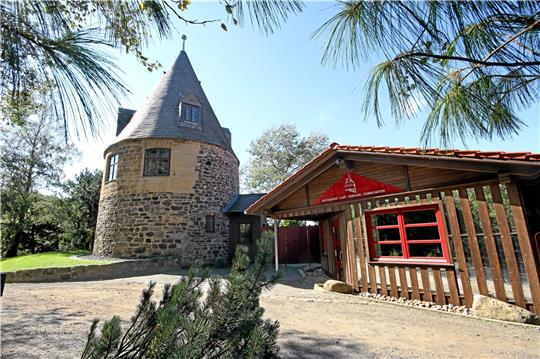 Der Maltermeister Turm ist eine beliebte Goslarer Ausflugsstätte. Im August vergangenen Jahres hatten es Diebe auf einen Tresor im Inneren abgesehen. Aufgrund der eindeutigen Beweislage und eines Geständnisses erhält einer der Angeklagten nun eine Bewährungsstrafe. Archivfoto: Epping