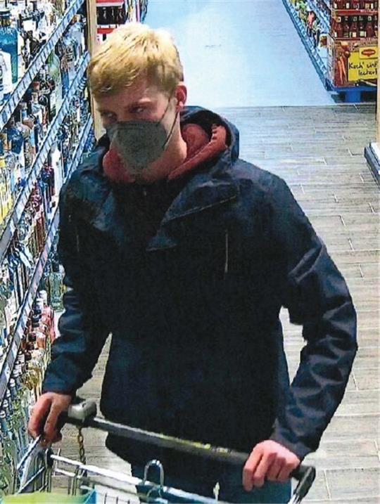 Der Mann auf diesem Foto steht im Verdacht, am 16. April Alkohol gestohlen zu haben. Foto: Polizeirevier Harz