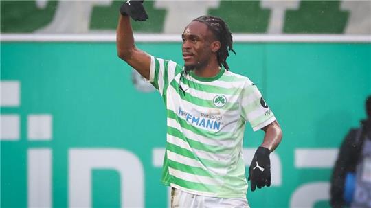 Der Mann des Tages in Fürth: Doppel-Torschütze Noel Futkeu.