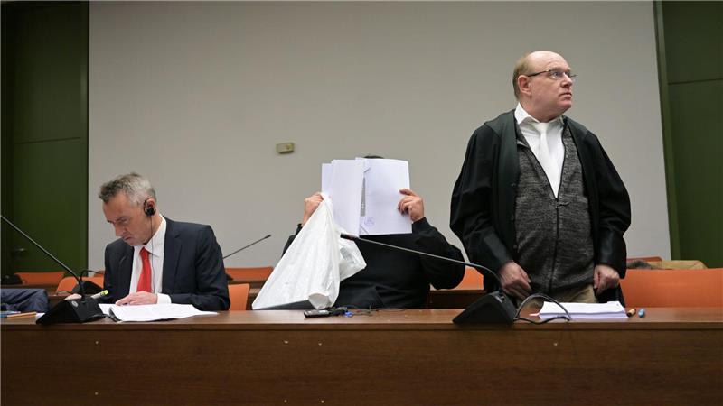 Der Mann ist wegen versuchten Mordes und Vergewaltigung angeklagt. (Archivbild)