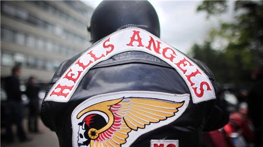 Der Mann soll vor elf Jahren in einer Kölner Kneipe als Chef der Kölner Hells Angels einen 29-Jährigen erschossen haben. (Symbol)