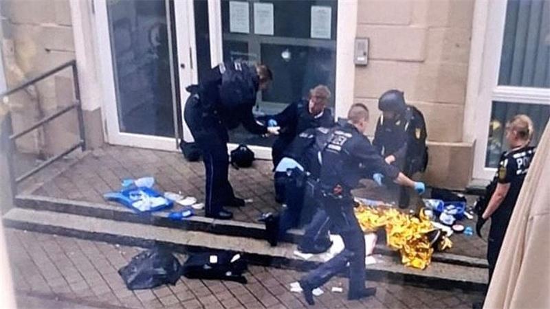 Der Mann wurde laut LKA im Innenhof des Rathauses erschossen. 