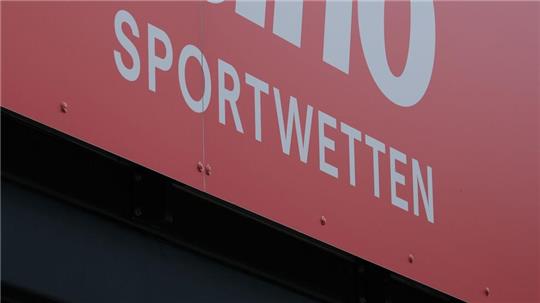 Der Markt für Sportwetten boomt auch wegen der Fußball-EM und den Olympischen Spielen. (Archivbild)