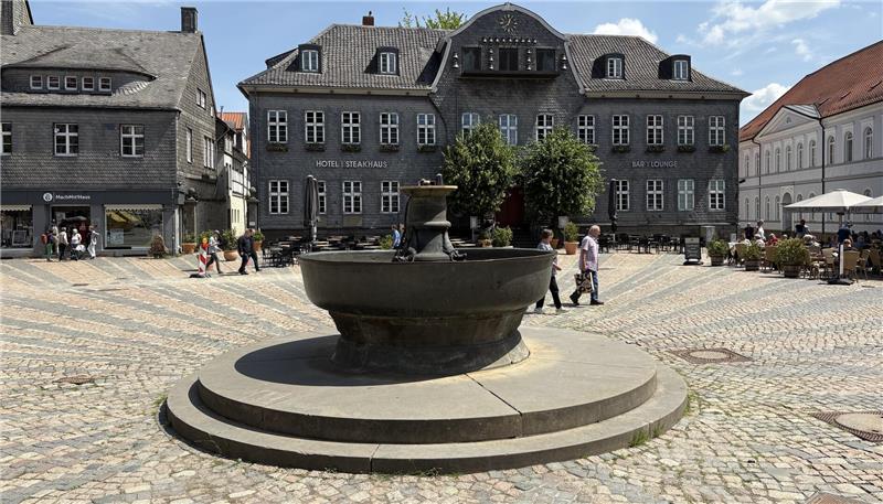 Reparaturen am Marktbrunnen: Was kostet’s – und wann ist’s fertig? Der Marktbrunnen ist ab sofort wieder gut sichtbar.