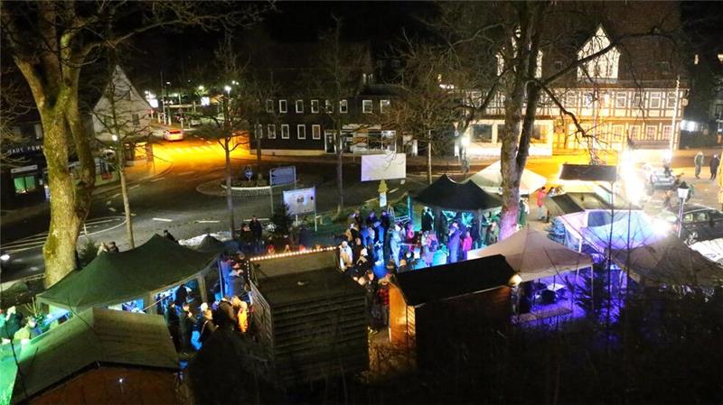 Der Marktgarten wird gegen Abend so richtig voll.