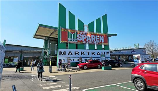 Der Marktkauf an der Carl-Zeiß-Straße hat noch bis zum 20. Mai geöffnet und übergibt dort letztlich an Kaufland. Die Edeka-Tochter will selbst wie berichtet noch in diesem Herbst im Neubau auf dem früheren Real-Grundstück im Gewerbegebiet Gutenbergstraße wieder durchstarten. Foto: Sowa