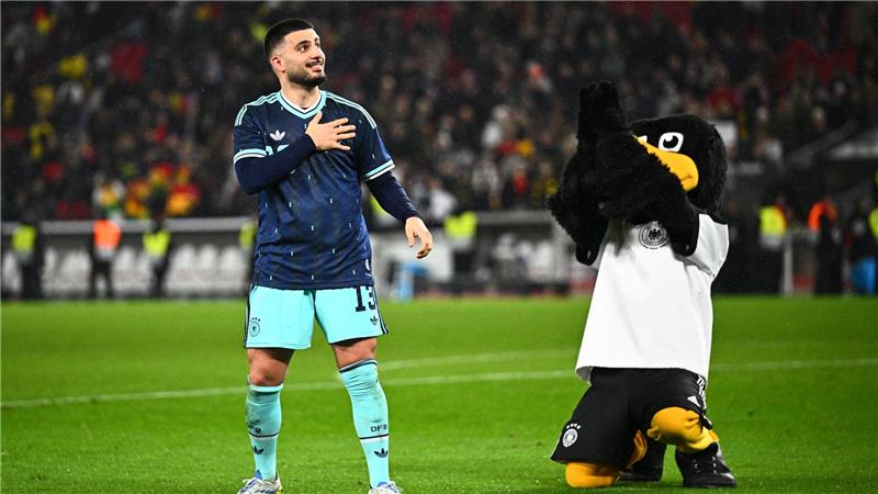 Für Rollenspieler Nagelsmann ist bei der WM „alles möglich“ Der Matchwinner: Deniz Undav jubelt nach dem Spiel neben dem DFB-Maskottchen.