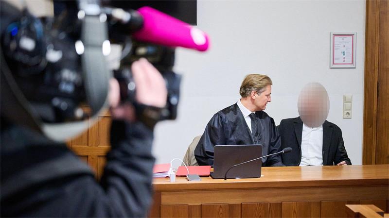 Geldstrafe für Christian B. nach Ausraster im Gefängnis Der Medienrummel vor Verhandlungsbeginn war groß.