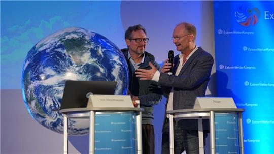 Der Mediziner Eckart von Hirschhausen (l.) warnte vor den Auswirkungen des Klimawandels auf die menschliche Gesundheit.