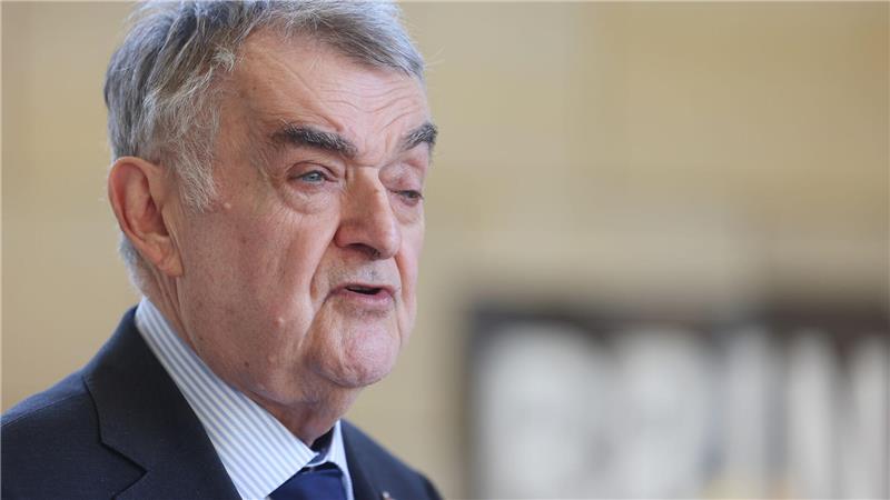 Der Minister informiert über den Fall des mutmaßlichen Messerangreifers am Essener Berufskolleg. (Archivbild)