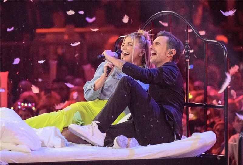Der Moderator Florian Silbereisen und die Sängerin Beatrice Egli traten Spekulationen über ein mögliches Verhältnis mit dem Song «Das wissen nur wir» entgegen.