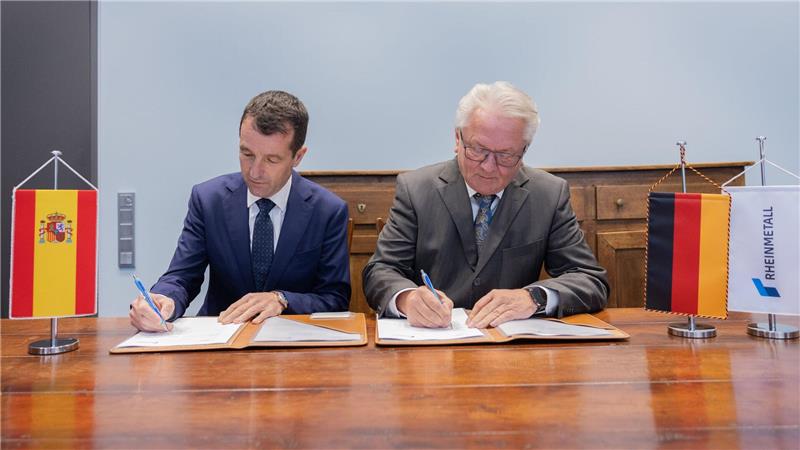 Rheinmetall peilt Milliardengeschäft in Spanien an Der Moment der Unterschrift des Memorandums of Understanding (MoU) zur künftigen Zusammenarbeit.