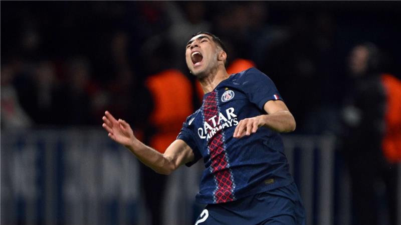 Der Moment, der das Spiel veränderte: Luis Díaz (unten) foult Achraf Hakimi und sieht danach die Rote Karte.