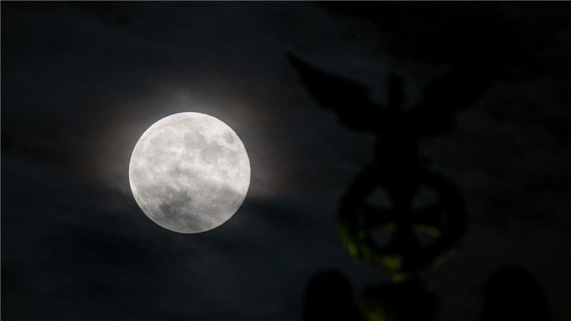 Der Mond kommt der Erde näher. (Archivbild)