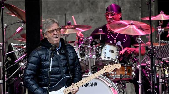 Der Musiker Eric Clapton kommt im Mai 2026 für drei Konzerte in Mannheim, Köln und München nach Deutschland. (Archivbild)