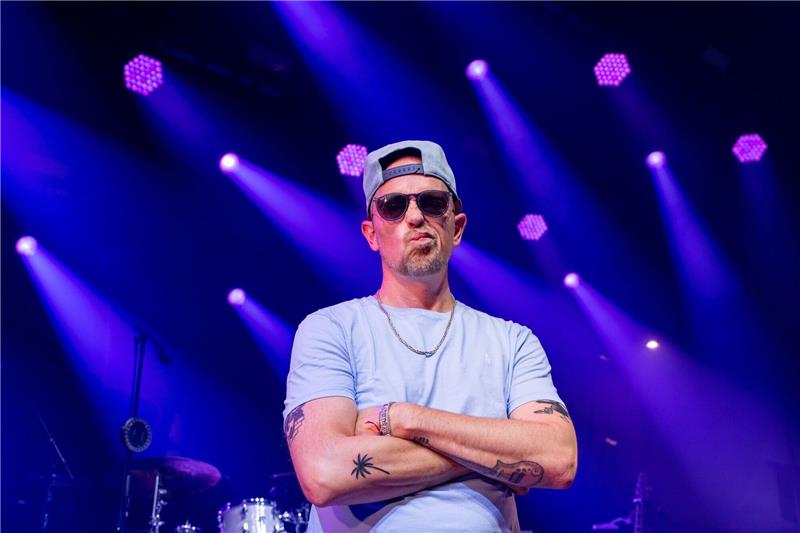 Der Musiker Jan Delay findet, kleine Festival werden von den Fans honoriert.