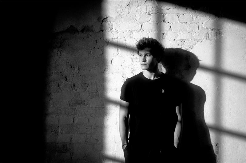 Der Musiker hatte in der Corona-Pandemie mit Depressionen zu kämpfen und ist der Meinung, dass sich jeder Hilfe holen sollte, der diese benötigt.  Foto: Christoph Köstlin