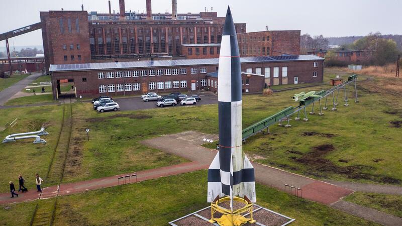 Was die Raumfahrt mit der Dörntener Ortsgeschichte zu tun hat Der Nachbau einer V2-Rakete auf dem Gelände des Historisch-Technischen Museums in Peenemünde.