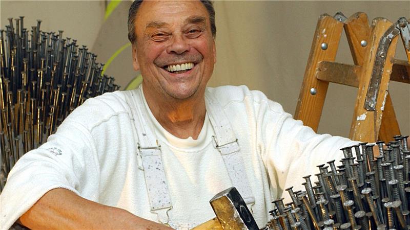 Der „Nagelkünstler“ Günther Uecker ist im Alter von 95 Jahren gestorben. (Archivbild)