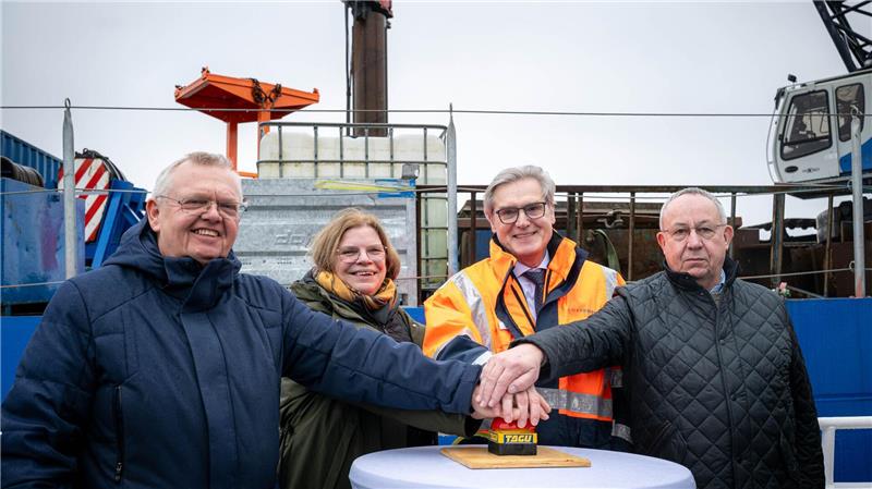 Der Neubau der Nordmole in Bremerhaven hat begonnen.