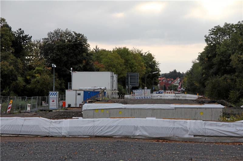 Baufirma insolvent? Falscher Beton? Gerüchte um Okerbrücke Der Neubau der Okerbrücke am Vienenburger Ortseingang ruht, die Baustelle ist verwaist. Warum ist das so? Foto: Hohaus