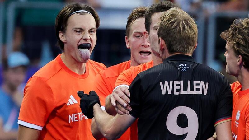 Hockey-Zoff wirkt nach: „Größere Schande gibt es nicht“ Der Niederländer Duco Telgenkamp provoziert den Deutschen Niklas Wellen.