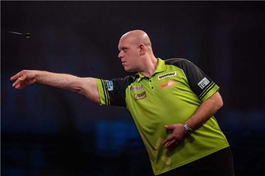 Der Niederländer Michael van Gerwen steht nach seinem Sieg gegen den Österreicher Mensur Suljovic im WM-Achtelfinale.