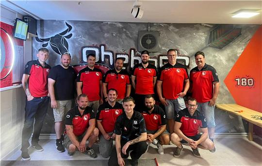 Der Nordire Nathan Rafferty (vorn) gibt den Ohebach Bulls wertvolle Tipps und würde gern nach Lengde zurückkehren. Foto: Privat