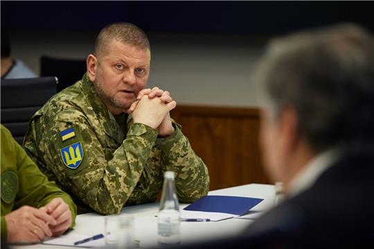 Der Oberkommandierenden der ukrainischen Streitkräfte, Waleryj Saluschnyj. Hier im Gespräch mit US-Verteidigungsminister Blinken.