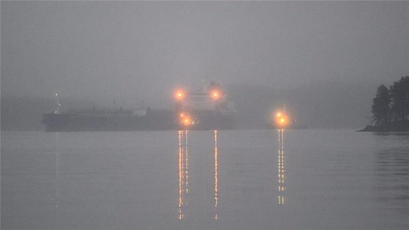 Finnland verlegt verdächtigen Frachter „Eagle S“ Der Öltanker „Eagle S“ wird zu einem Ankerplatz gebracht.