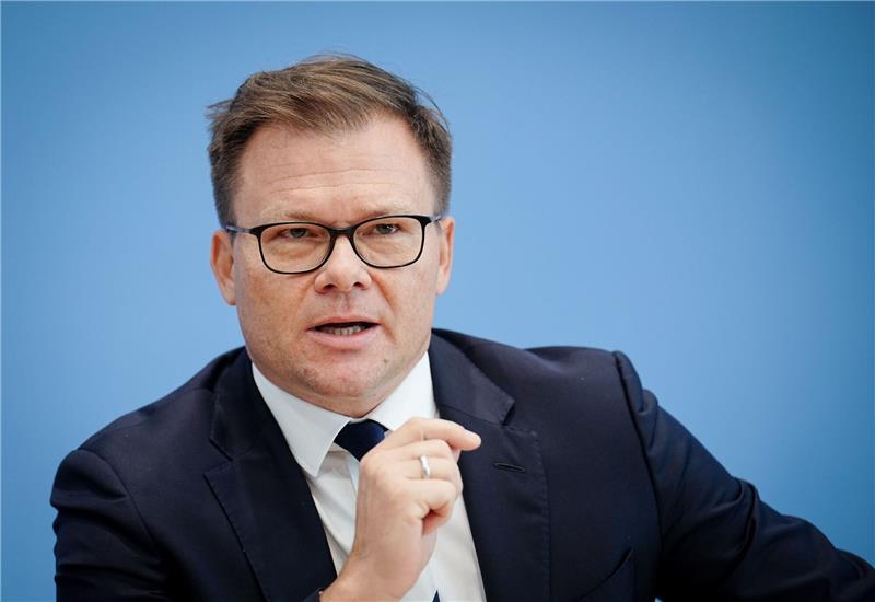 Ostbeauftragter: Noch viele Vorurteile über Ostdeutsche Der Ostbeauftragte Carsten Schneider über seine Funktion: «Solange der Aufholprozess noch nicht im Überholprozess gelandet ist, glaub ich, brauchen wir aber im Kanzleramt diese Funktion.»