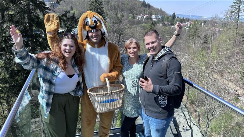 So voll war Bad Harzburg während der sonnigen Osterfeiertage Der Osterhase ist wie in jedem Jahr zu Besuch auf dem Baumwipfelpfad und darüber freuen sich nicht nur die Kinder.