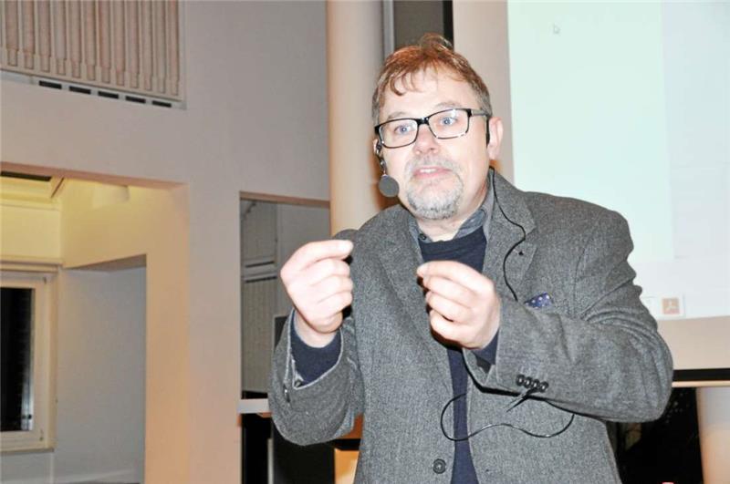 Der Ostfalia-Verleger Dr. Thomas Dahms stellt seinen Historien-Comic zu den Salier-Kaisern Konrad II. und Heinrich III. vor.