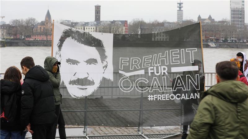 Endet mit PKK-Auflösung der Kurdenkonflikt in der Türkei? Der PKK-Chef Abdullah Öcalan hat auch in Deutschland viele Anhänger