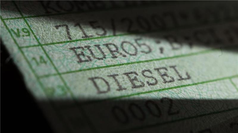 Fahrzeugschein auf dem Handy: Bund startet neue App Der Papier-Fahrzeugschein könnte bald Geschichte sein.