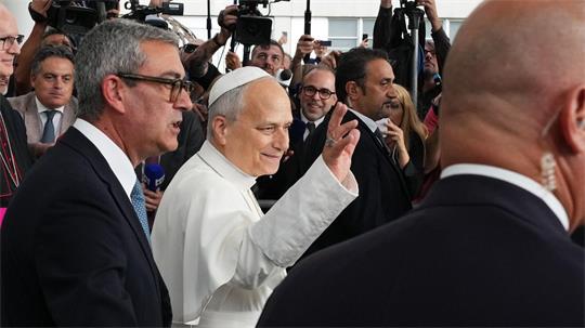Der Papst hat nach seiner Krebsoperation das Krankenhaus in Rom wieder verlassen können.