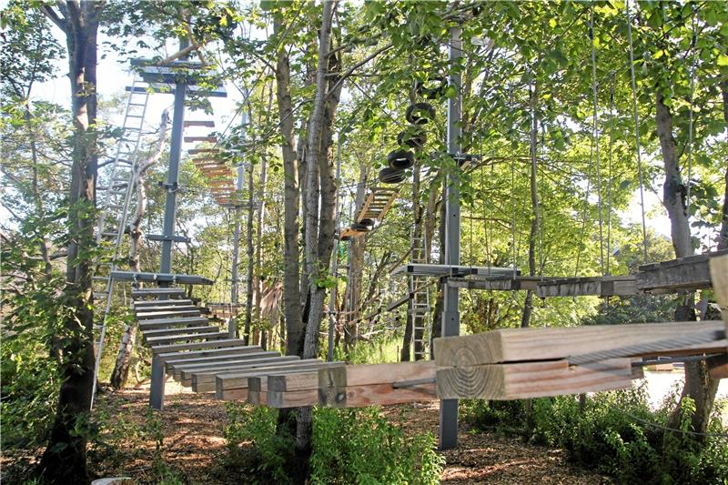 Neuer Hochseilpark auf der Jordanshöhe in St. Andreasberg Der Parcours des neuen Hochseilparks ist fast einen Kilometer lang und hat trotz der Stahlträger einen Waldcharakter.