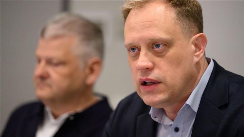 Der Parlamentarische Geschäftsführer der SPD-Fraktion, Wiard Siebels, hob die Gefahren durch soziale Medien hervor.