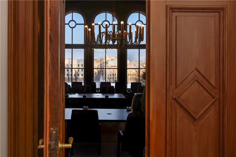 Unionsfraktion wirft Pistorius Auskunftsverweigerung vor Der Parlamentarische Untersuchungsausschuss befragt im Schloss Schwerin Zeugen. Der Ausschuss soll im Hinblick auf etwaige Verbindungen der Stiftung Klima- und Umweltschutz MV zur Pipeline Nord Stream 2 und anderen Unternehmen untersuchen.