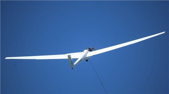Der Pilot starb noch an der Unglücksstelle. (Symbobild)