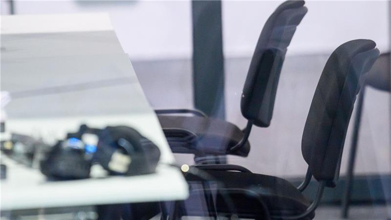 Der Platz des Angeklagten blieb am 13. Verhandlungstag leer. 