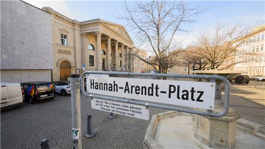 Der Platz vor dem niedersächsischen Landtag wurde im April 2015 in Hannah-Arendt-Platz umbenannt. (Symbolbild)