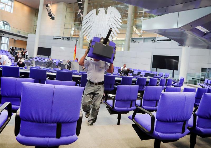 Ampel-Mehrheit für Wahlrechtsreform steht - Union droht Der Plenarsaal des Bundestags.