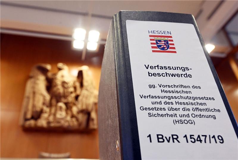 Strenge Vorgaben bei Polizei-Datenanalyse per Software Der Polizei dient eine neue Software insbesondere im Kampf gegen den Terrorismus, organisierte Kriminalität und Kinderpornografie. Kritiker bemängeln, die Rechtsgrundlage sei extrem vage.