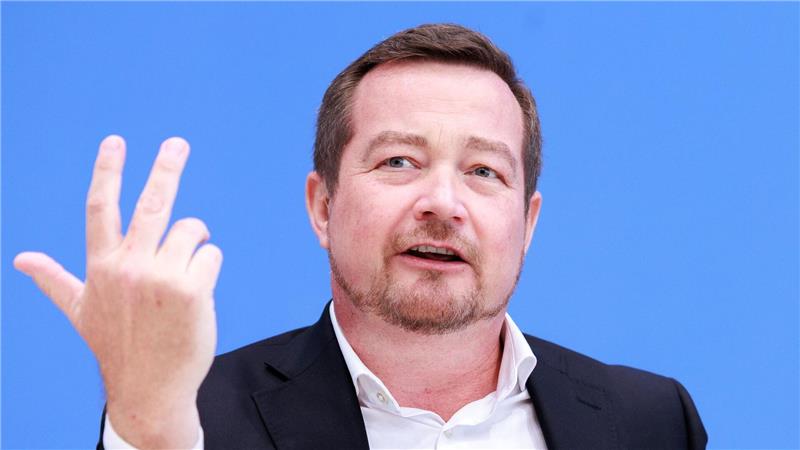 Tödliche Schüsse aus der Dienstwaffe: Mehr Taser für Polizei Der Polizeibeauftragte des Bundes, Uli Grötsch (SPD), sah den Taser früher kritisch, hat seine Meinung aber inzwischen geändert. (Archivfoto)