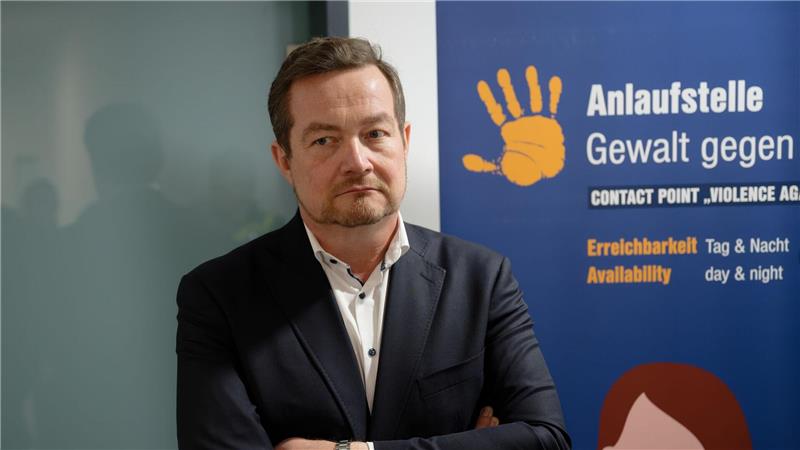 Der Polizeibeauftragte des Bundes, Uli Grötsch, hat die Dienststelle der Bundespolizei am Kölner Hauptbahnhof vor einigen Tagen erstmals besucht.