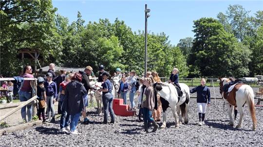 Der Ponyreiter-Musikzug feiert sein Sommerfest bei bestem Wetter und mit vielen Gästen.