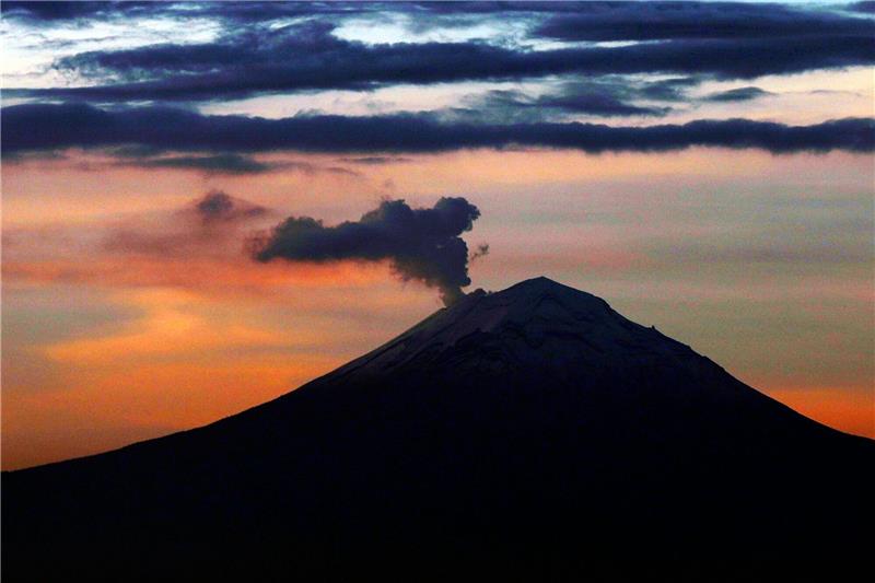 Ascheregen am Vulkan Popocatépetl in Mexiko Der Popocatépetl - hier ein Foto aus dem Jahr 2019 - zählt zu den aktivsten Vulkanen Mexikos.