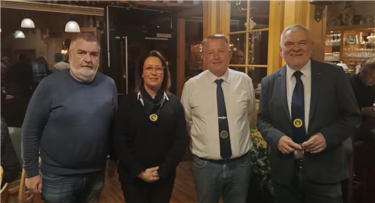 Präsidium und Schriftführer der TSG Bad Harzburg stellen sich zum Gruppenbild auf. Zu sehen sind Präsident Henning Franke und seine Stellvertreter Andreas Schrutek und Stefanie Hertrampf sowie Schriftführer Heiko Hoyndorf.